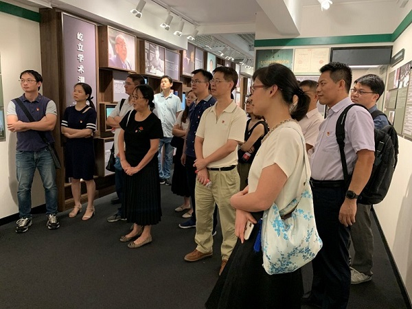 （图1）