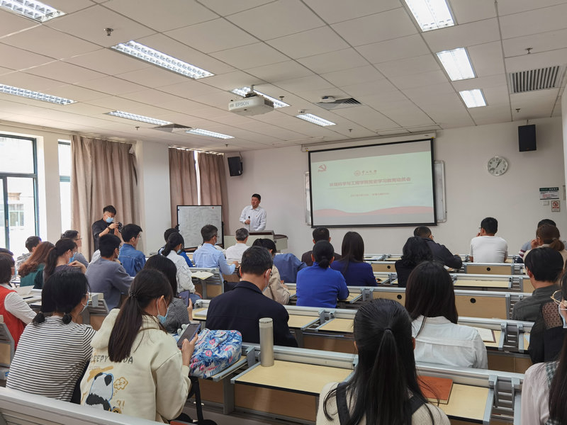 孙连鹏经理主持会议