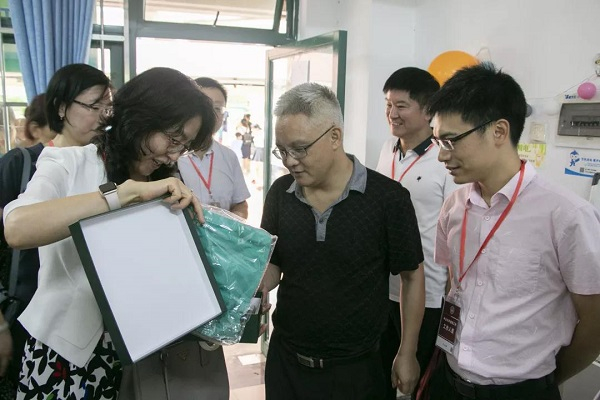 (图2-1 公司党委马骏副书记指导工作)