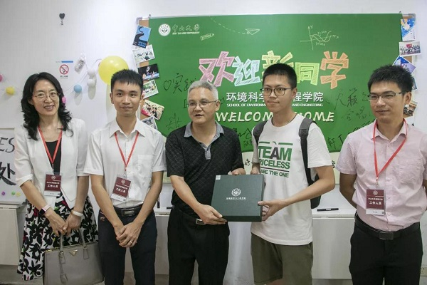 （图2-2&nbsp;公司党委马骏副书记指导工作）