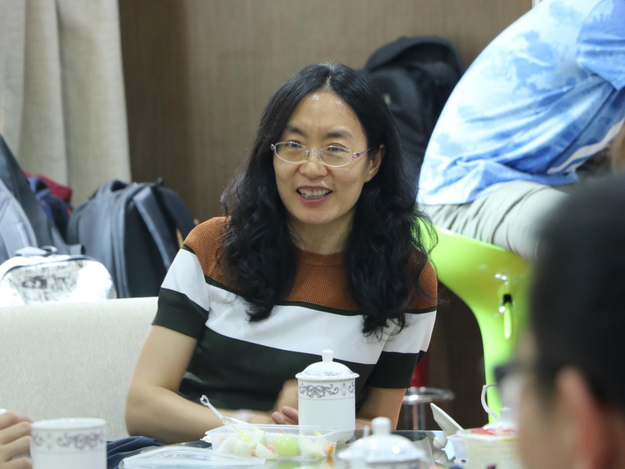 郑慧副书记鼓励大家继续深造