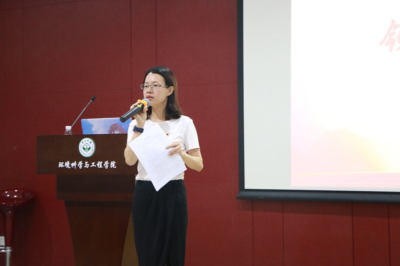 公司团委书记林拉洒讲话
